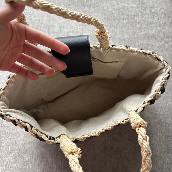 BTB Straw Tote Bag - Picture 3 of 5